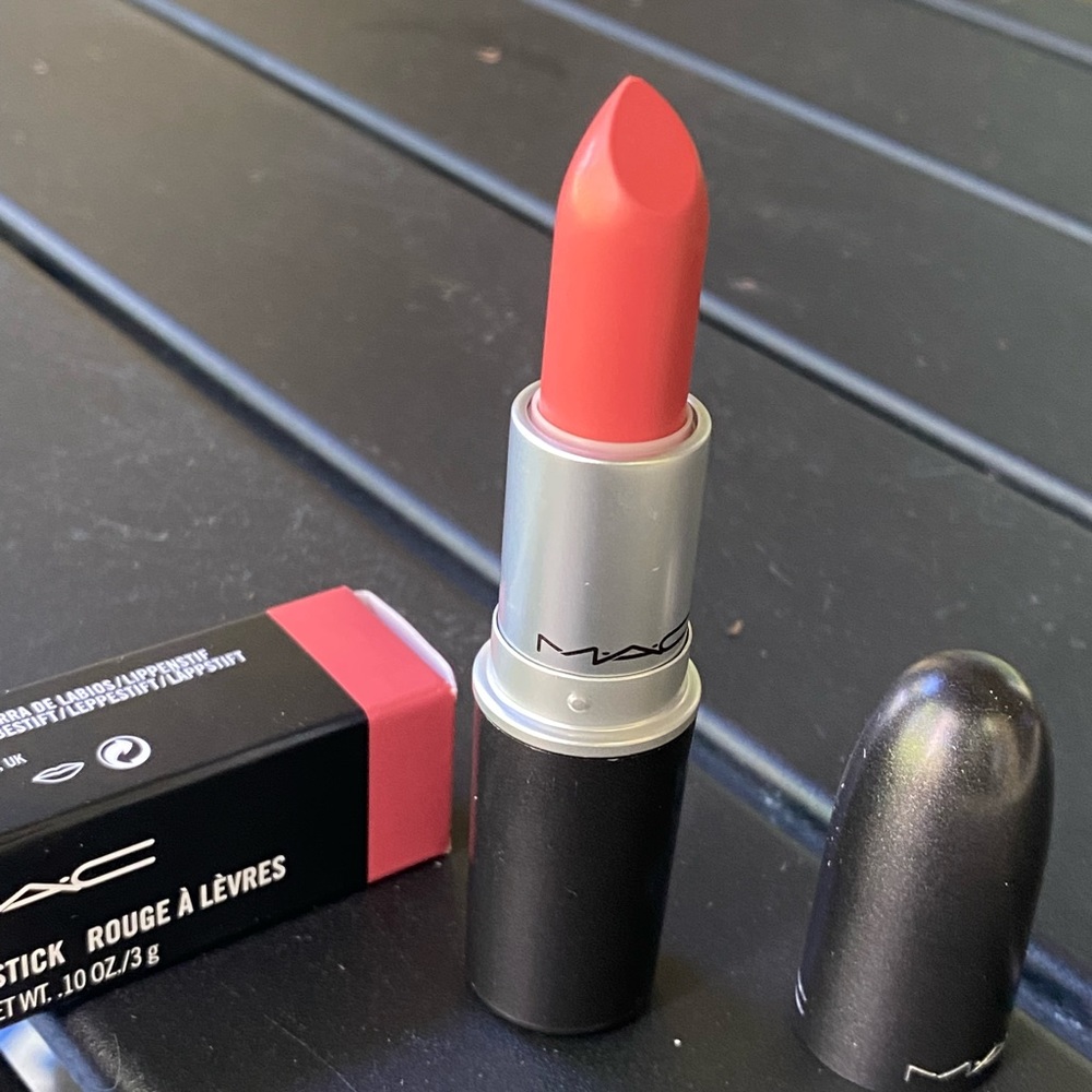 💖HP💖MAC Retro-Matte Runway Hit - Picture 3 of 6